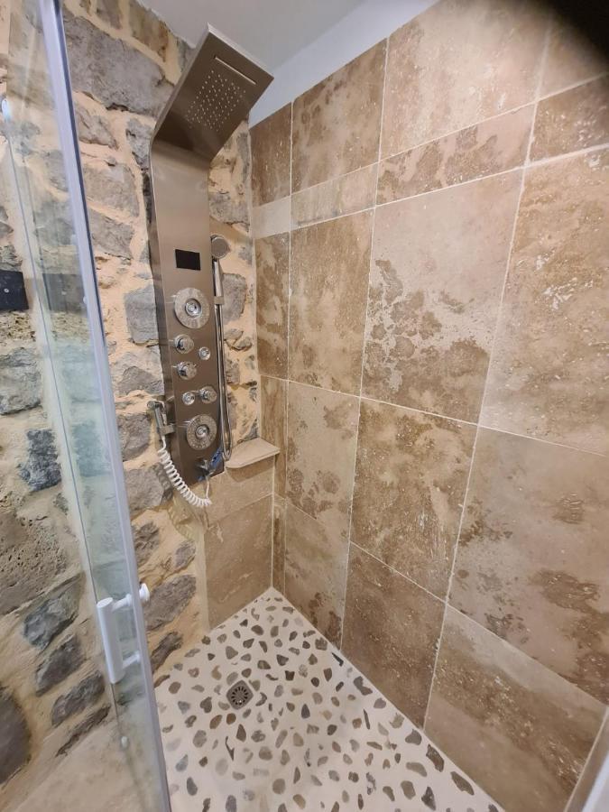 Gite Du Vallon Des Sources Мийо Экстерьер фото